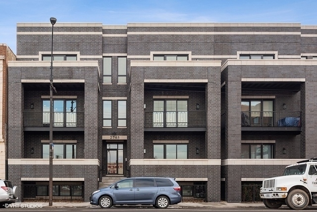Primary Photo - 2745 W Lawrence Ave