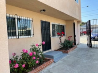 Primary Photo - 1330 W 106th St