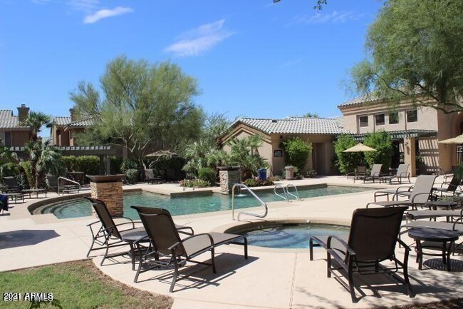 Building Photo - 10613 S Desert Foothills Pkwy