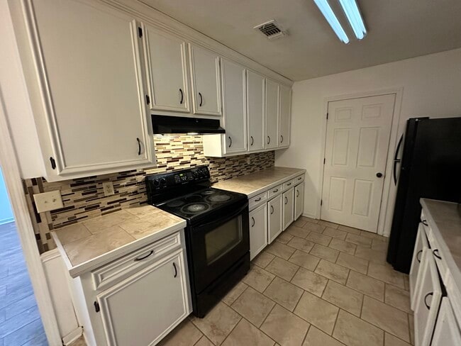 Building Photo - 344 Brookwoods Dr