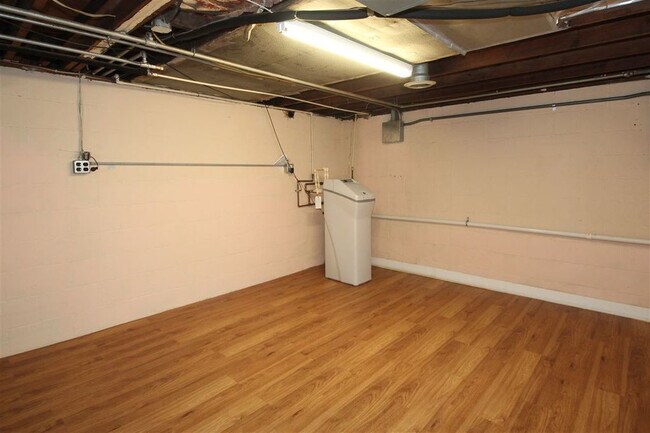 Building Photo - 2324 W Rohmann