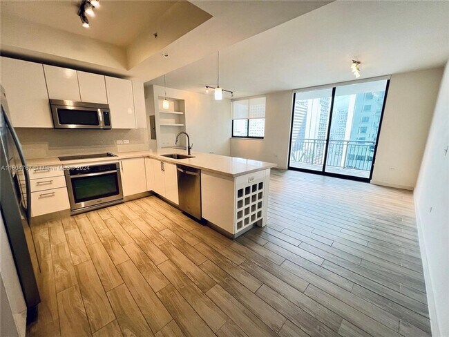 Building Photo - 999 SW 1ST AVE Unit 1414