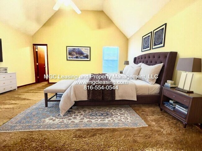 Foto del edificio - Charming Raymore Retreat with Extra Storag...