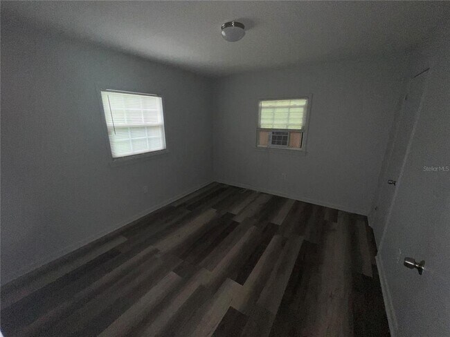 Foto del edificio - 3042 Azalea Ave