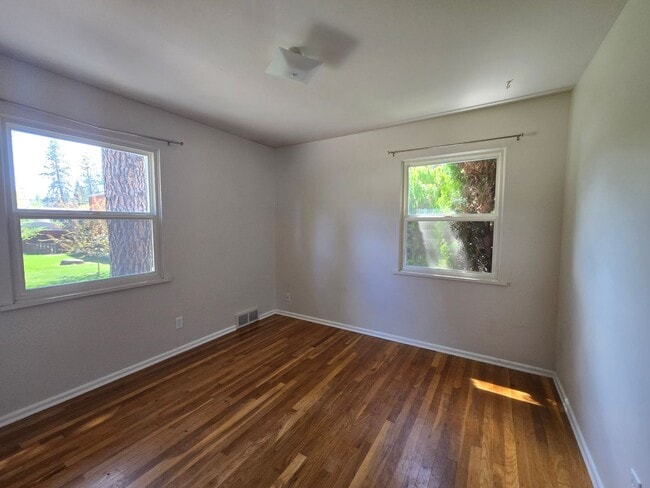 Building Photo - Lovely 2 Bedroom (with 1 bonus room), 2 ba...
