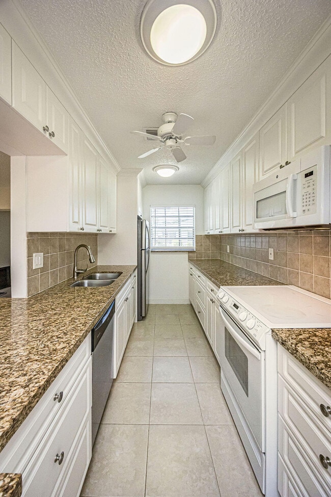 Building Photo - 14404 Canalview Dr