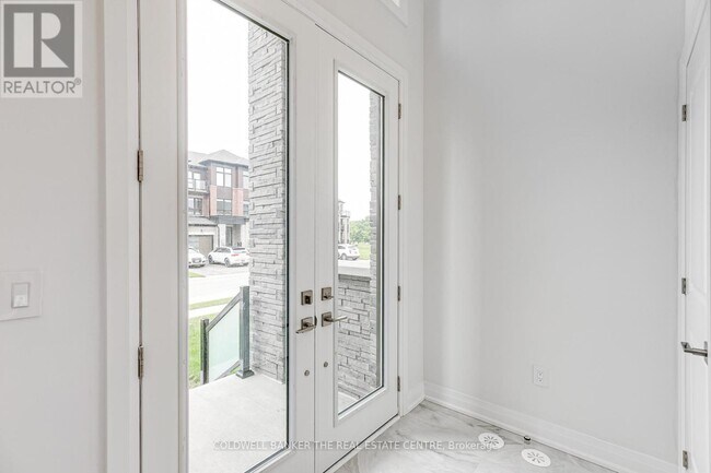 Building Photo - 549 New England Ct