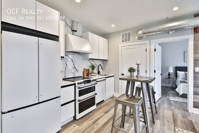 Building Photo - Luxury Francisville Condo
