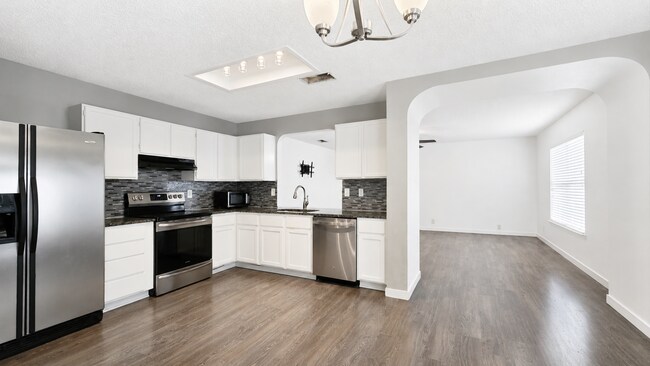 Building Photo - Move In Ready! Hunters Chase 3 Bedroom
