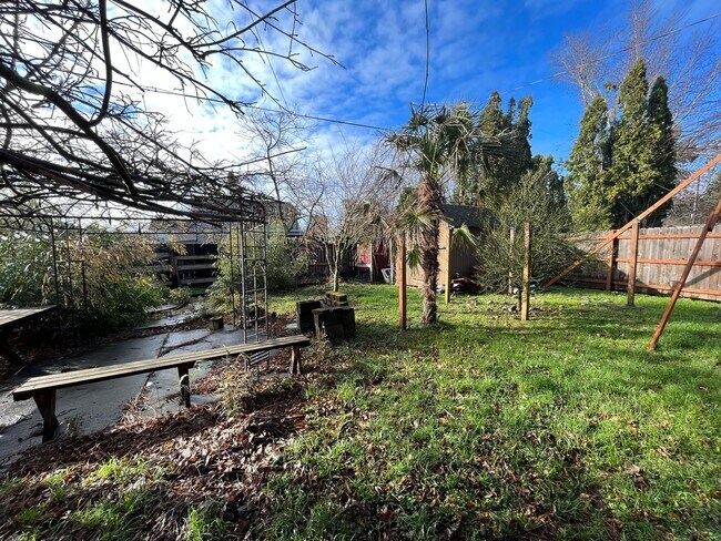 Building Photo - Stunning 3 Bed, 2.5 Bath House in SE Portl...