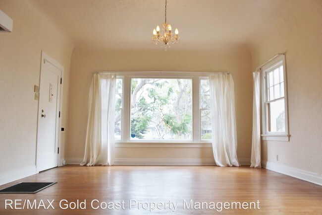 Building Photo - 327 S F St