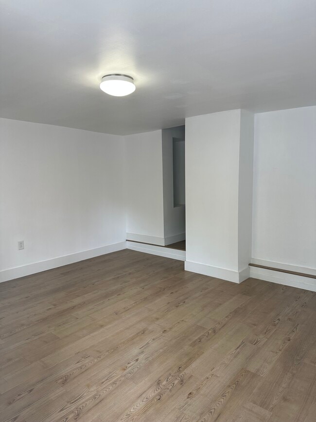 Building Photo - 29 S Perry St