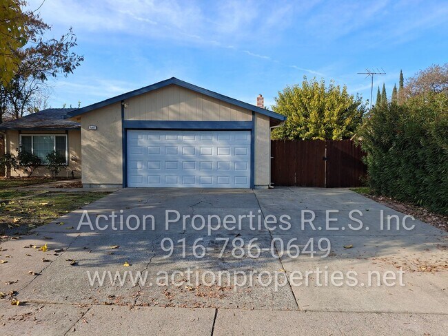 Foto del edificio - Antelope R.V. Parking, Single Story: Large Yard: RV Parking: 3 Bed, 2 Bath - Foothill Farms/Antelope