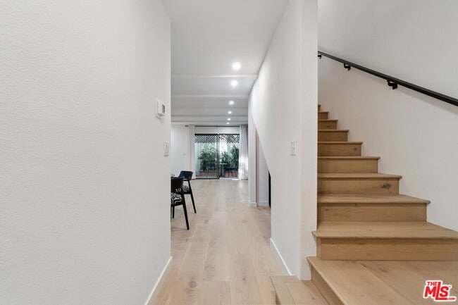 Building Photo - 880 Hilldale Ave