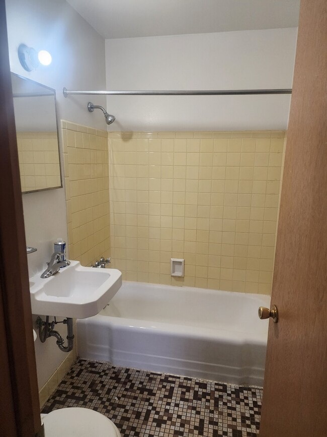 Building Photo - 6521