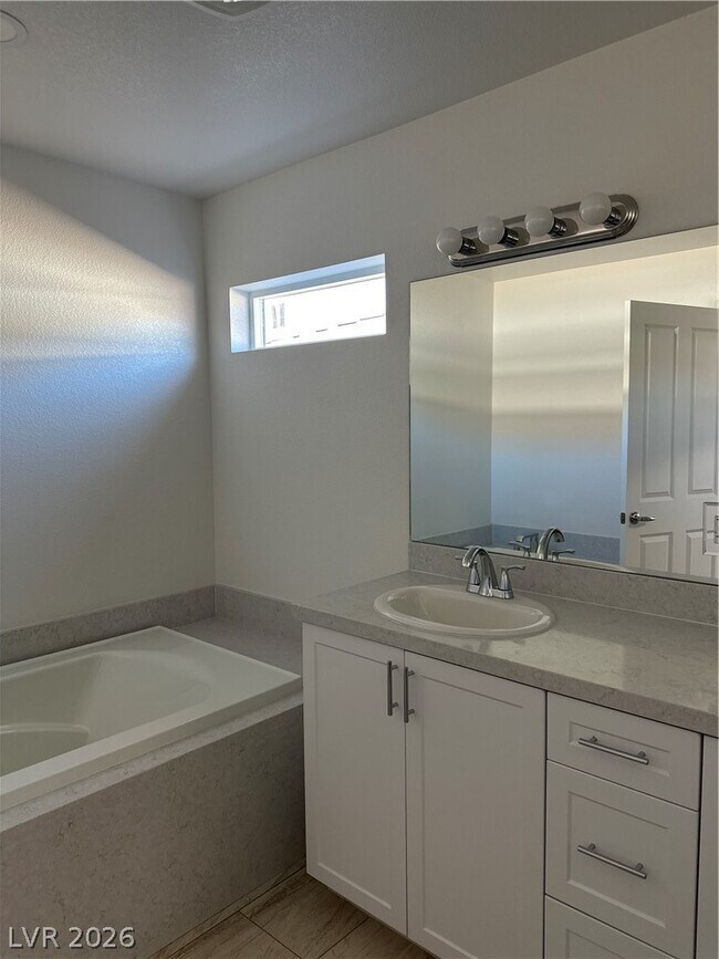 Building Photo - 2570 Apricot Ln