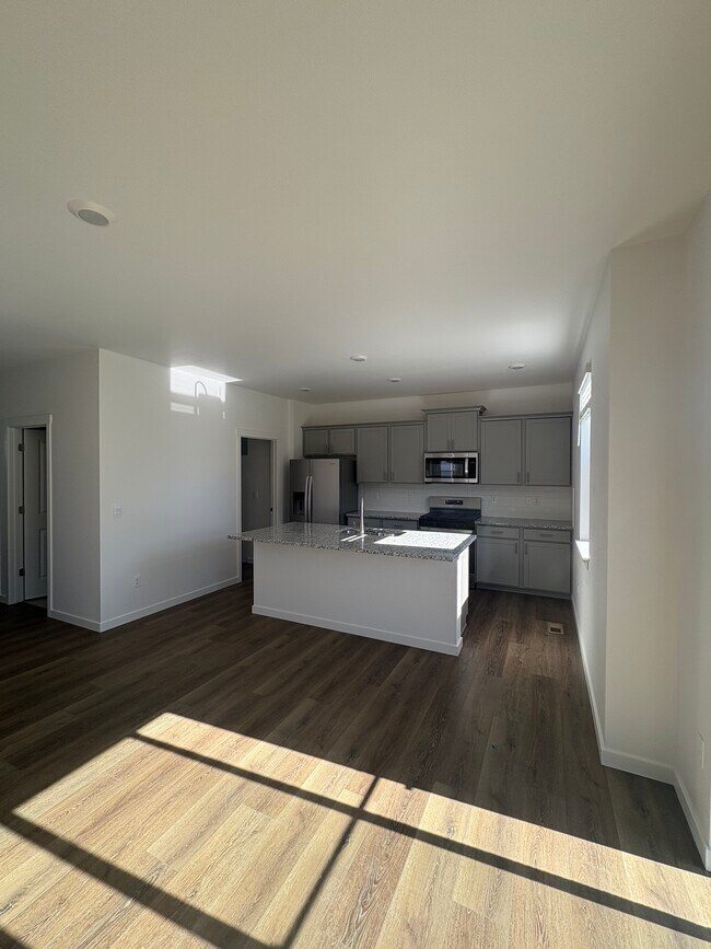 Building Photo - 4754 Hatcher Dr