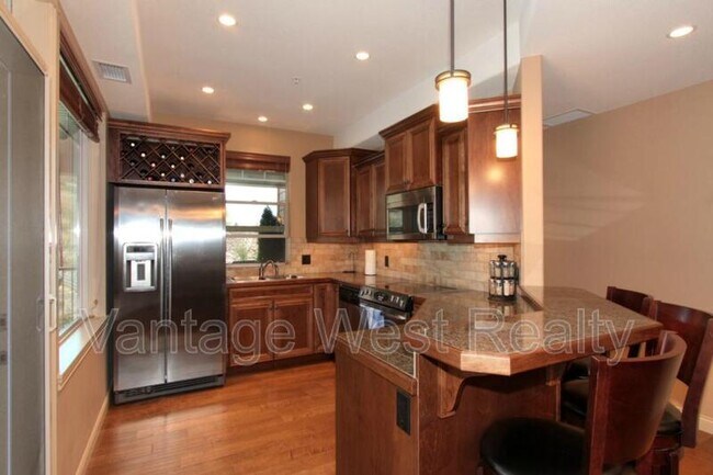 Photo du bâtiment - 2750-2750 Auburn Rd