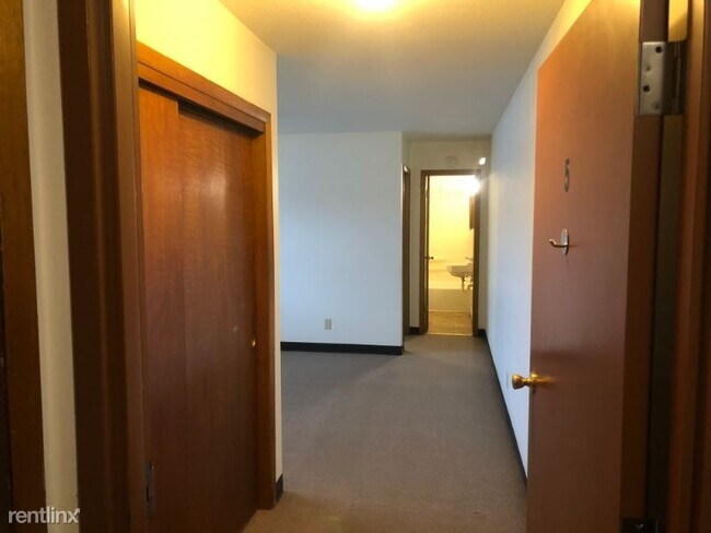 Foto del edificio - 1 br, 1 bath Apartment - 222 NW College Ave