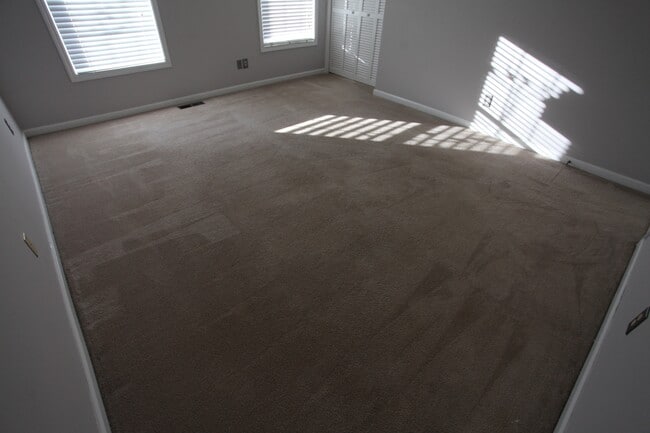 Building Photo - Beautiful Townhome Available in August!