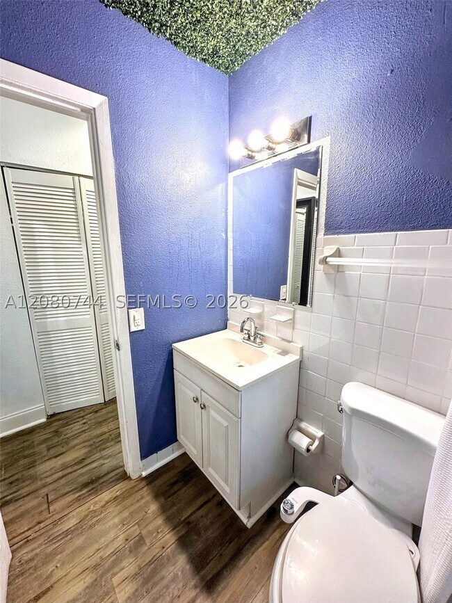 Building Photo - 3071 SW 27th St