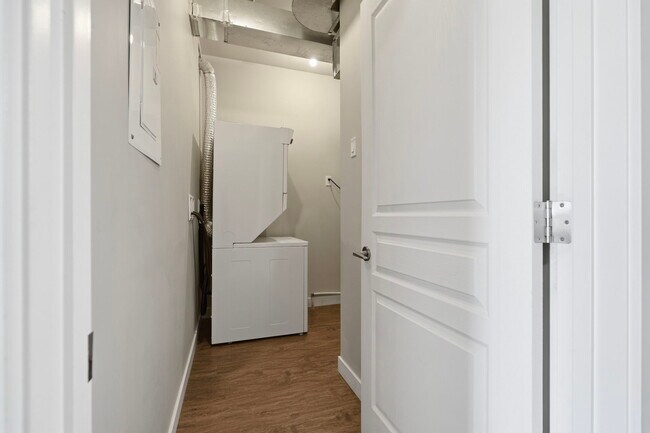 Building Photo - Liberty Park Townhomes & Carriage Homes