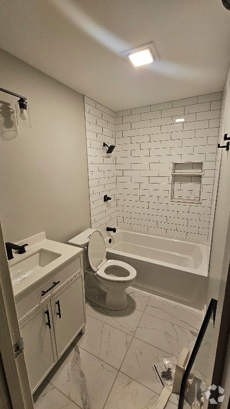 Building Photo - 118 Camelot Ct