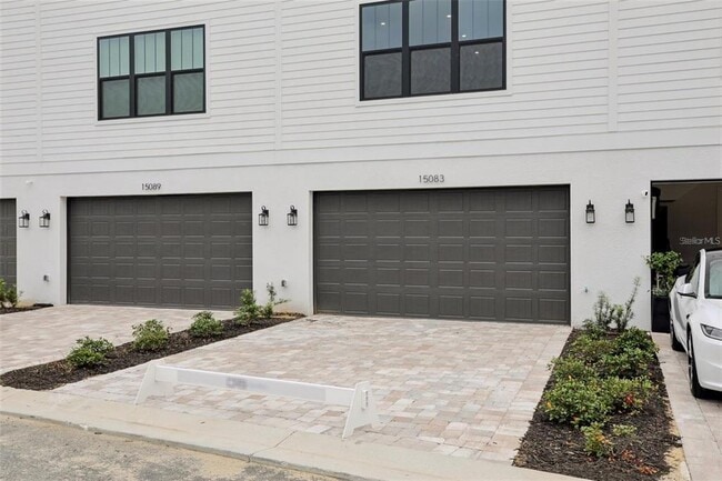 Building Photo - 15083 Grv Lk Dr