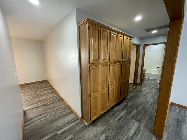 Building Photo - 1195 W Hall St