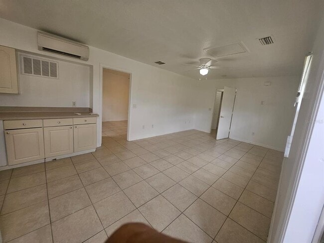 Building Photo - 601 Washington Palm Loop