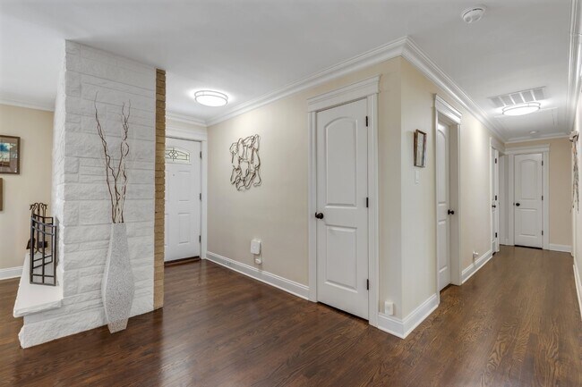 Foto del edificio - 23W050 Hackberry Dr