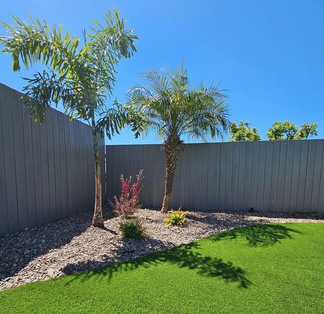 Building Photo - 2127 Hanford Dr