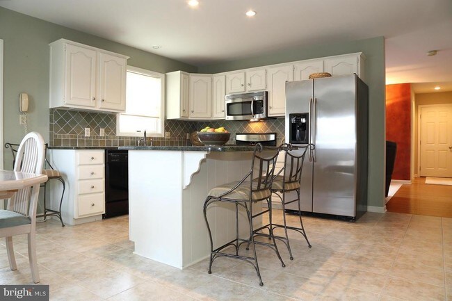Building Photo - 156 Treetops Dr