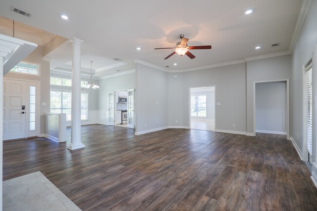 Foto del edificio - 4246 Netherfield Ln