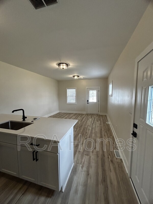 Foto del edificio - 3453 E 26th St