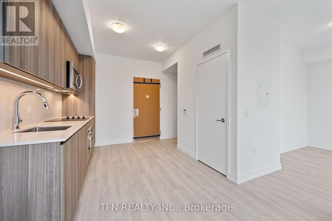 Building Photo - 15 Richardson St