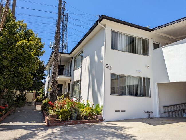Foto del edificio - 613 Illinois Ct