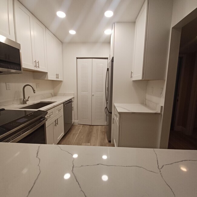 Building Photo - 15469 Lakes of Delray Blvd