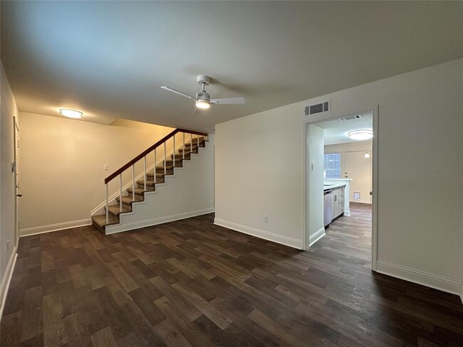Building Photo - 8003 Woodway Dr