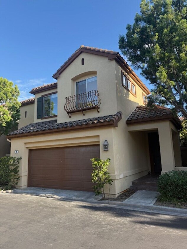 Foto principal - 3bdr Home located in the Prestigious Gated...
