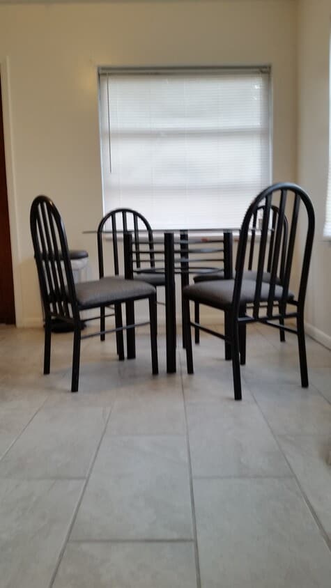 Large eat-in kitchen - 317 NW 15th St (Gainesville, FL)