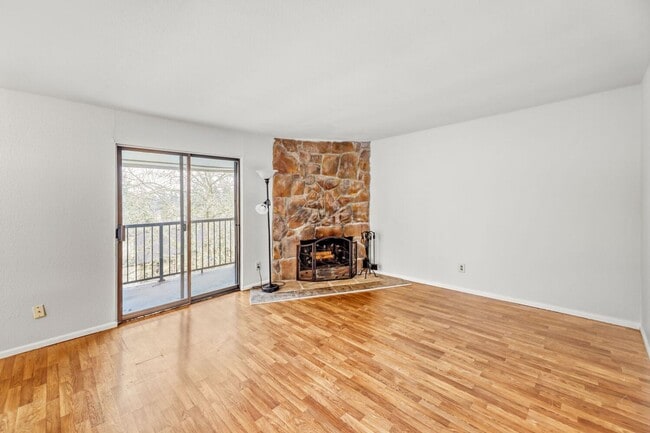 Foto del edificio - Top Floor 2bed/2bath in an Exclusive Community in the heart of Kirkland, WA!