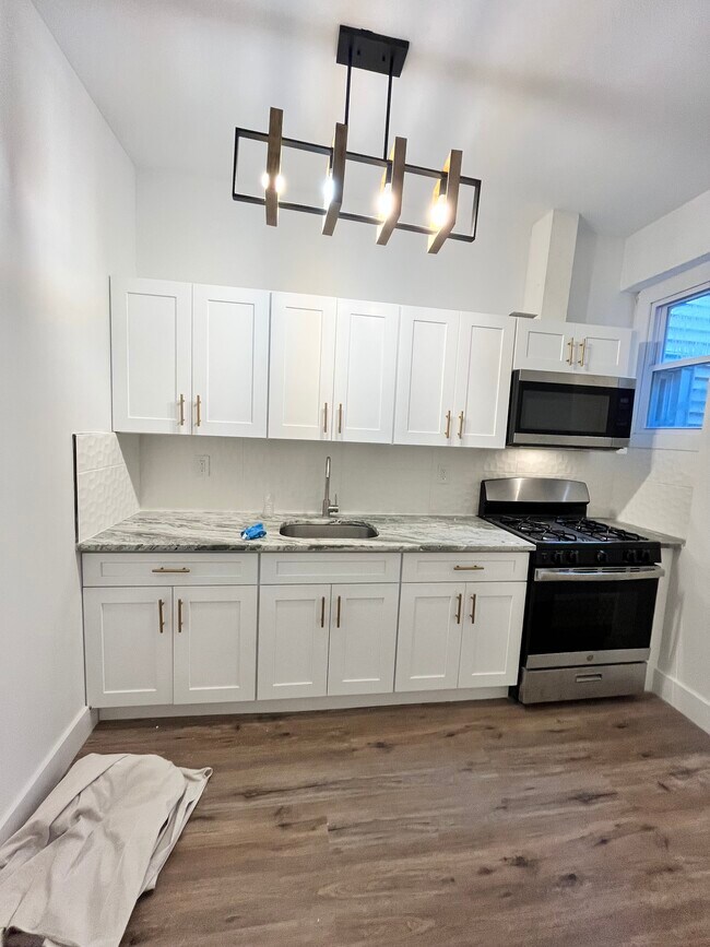 120 Booraem Ave 3L - 118 Booraem Ave