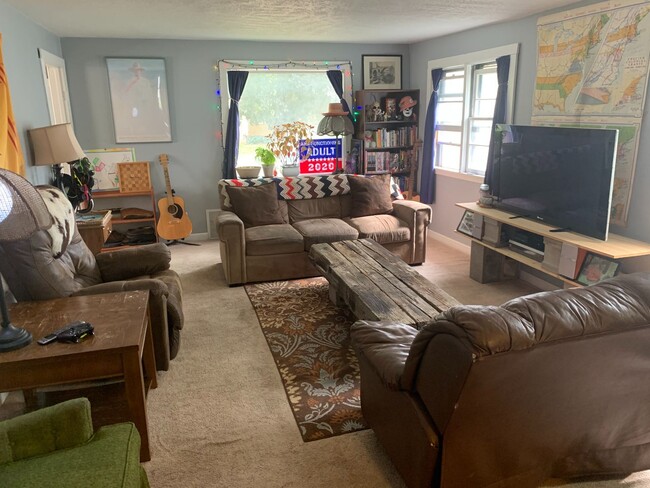 Foto del edificio - Newly remodeled Home of Robert St! 2 Beds/...
