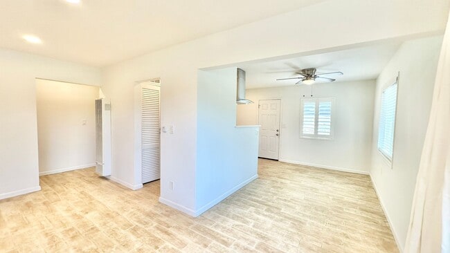 Building Photo - Light, Bright, and Recently Updated, Darli...