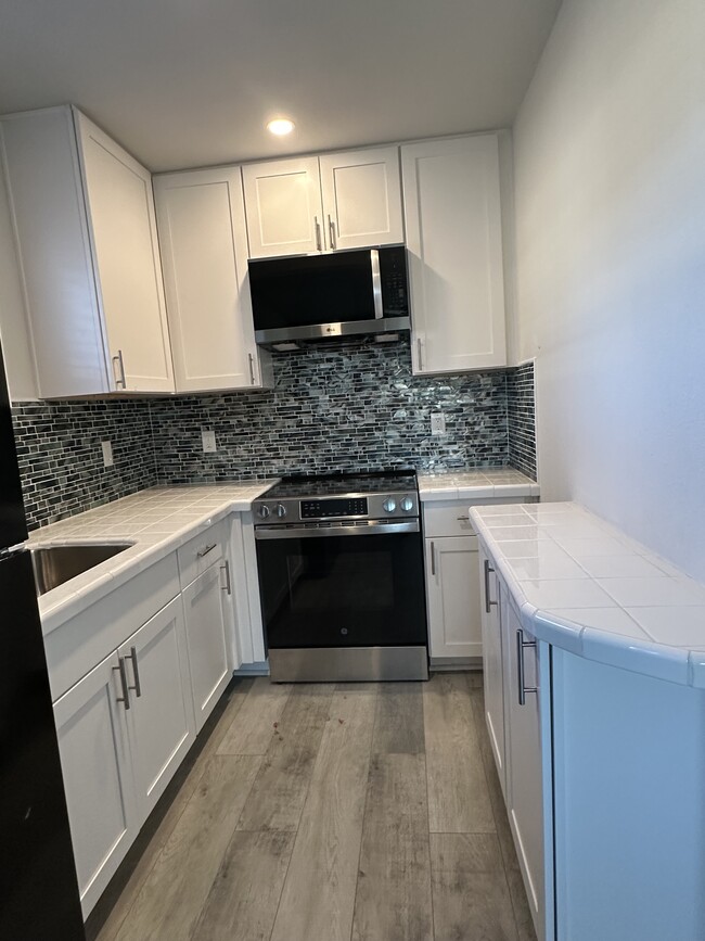 Foto del edificio - 2038 Bronson Way