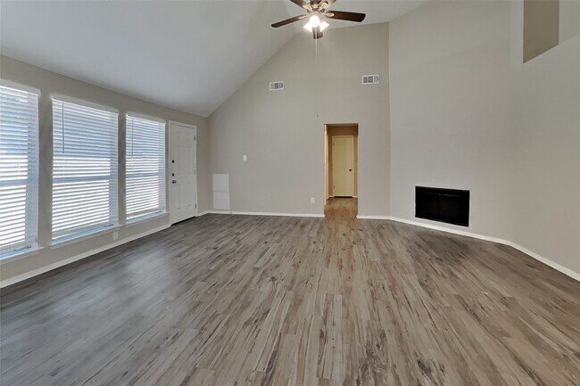 Foto del edificio - 13215 Noble Crest Dr