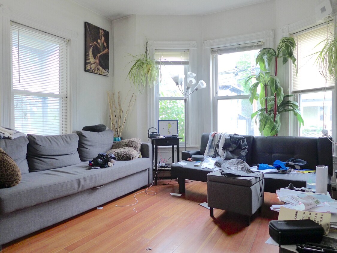 Primary Photo - 76 Mapleton St