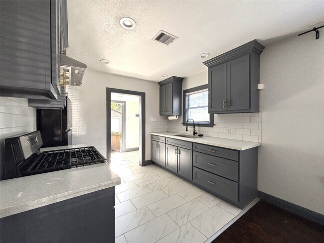 Foto del edificio - 806 Caplin St