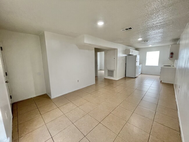 Building Photo - 9046 Lockhart Rd